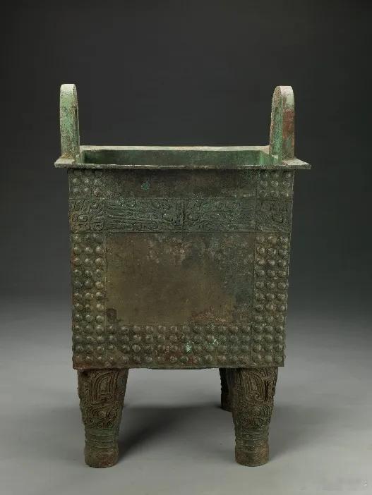 1996年河南省郑州市南顺城街青铜器窖藏出土大方鼎 