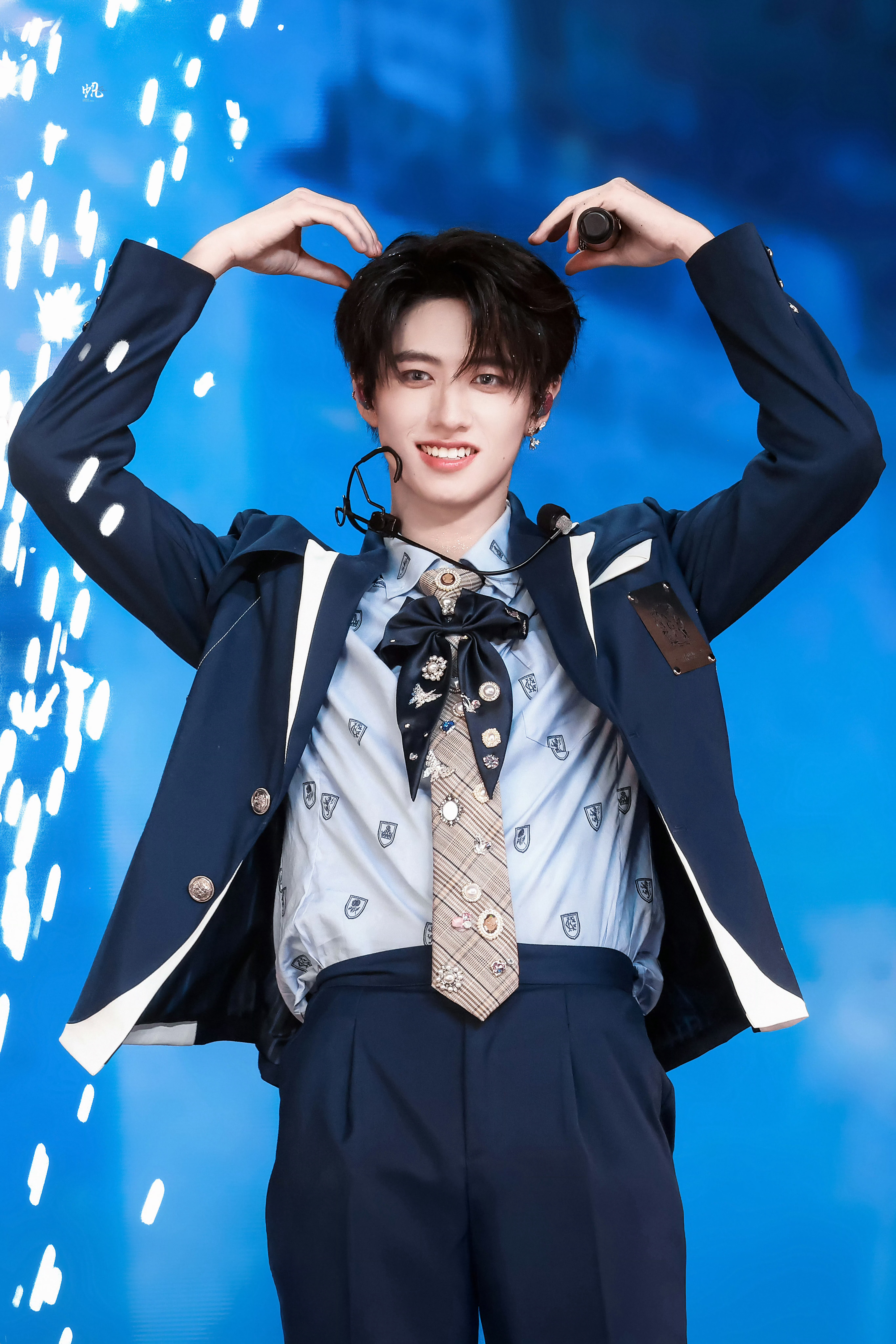 朱志鑫 💛朱志鑫鑫光闪耀热爱不藏💙和朱志鑫共赴黄海之约路途再遥远 志与你同行