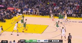 闹着玩呢！浓眉跑着跑着又伤了？
在今天NBA圣诞大战勇士对阵独行侠的第二节比赛，