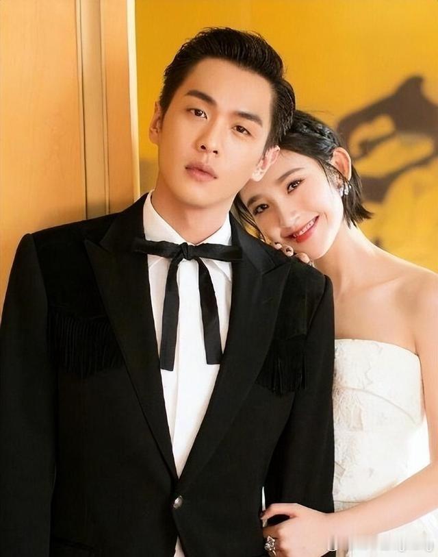 张若昀唐艺昕带女儿逛故宫！10月11日，有网友偶遇张若昀唐艺昕带女儿逛故宫，并晒