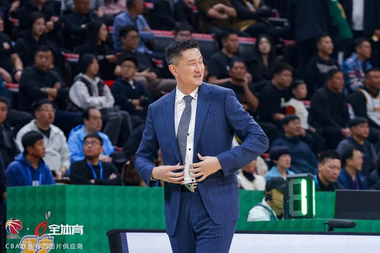 广东男篮两连败排名联赛第八，这三个问题球队需要尽快解决

1、激活徐杰的状态
本