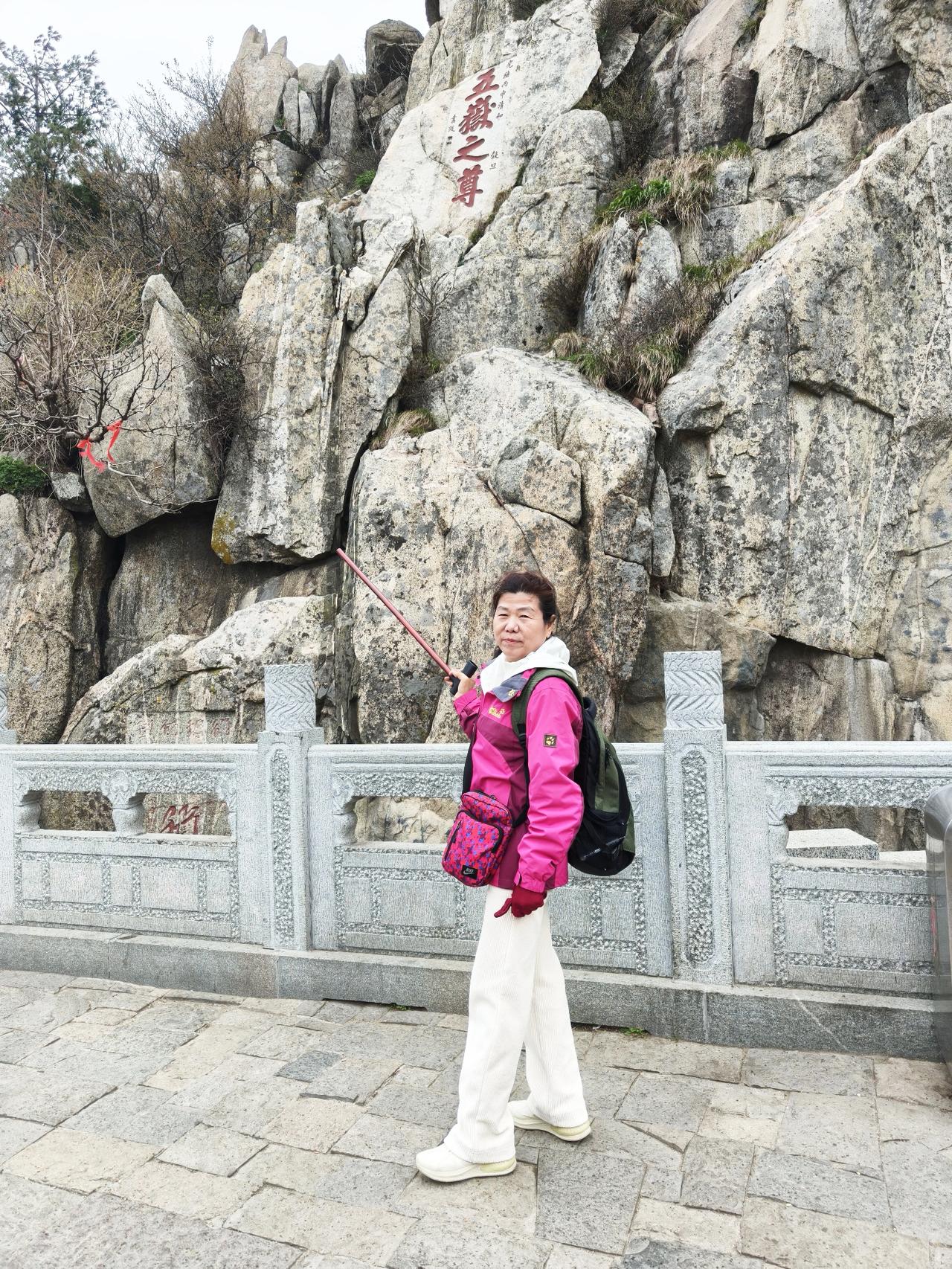 人总要登一次泰山吧！泰山稳居“五岳之首”两千余年，承载着“泰山安，四海皆安”的民