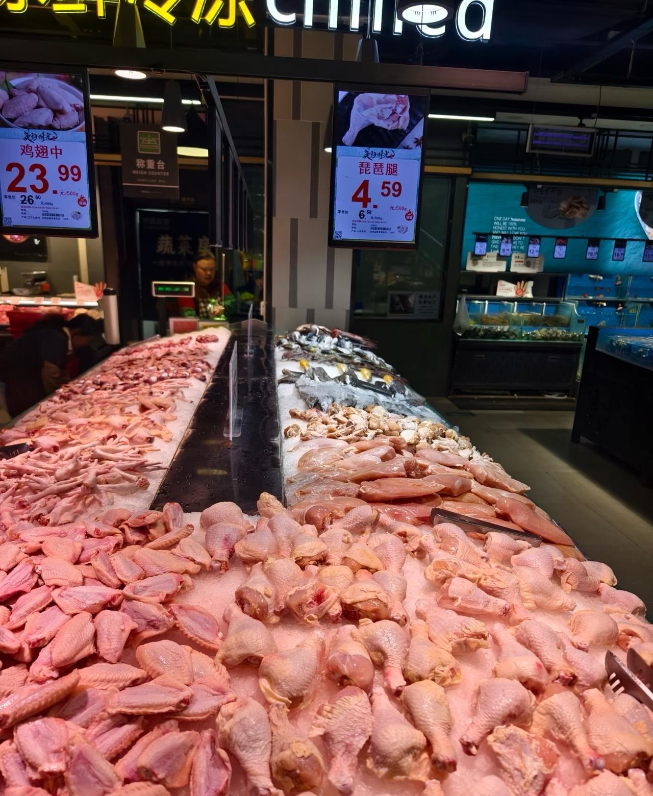 鸡胸肉被减脂餐带着比鸡腿还贵了

第一次逛家附近的明都超市，本来想买食
材做减脂