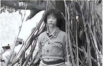 1950年甘肃抓获一女匪首，袖口藏半块红布，查实是失散14年的红军排长
 
19