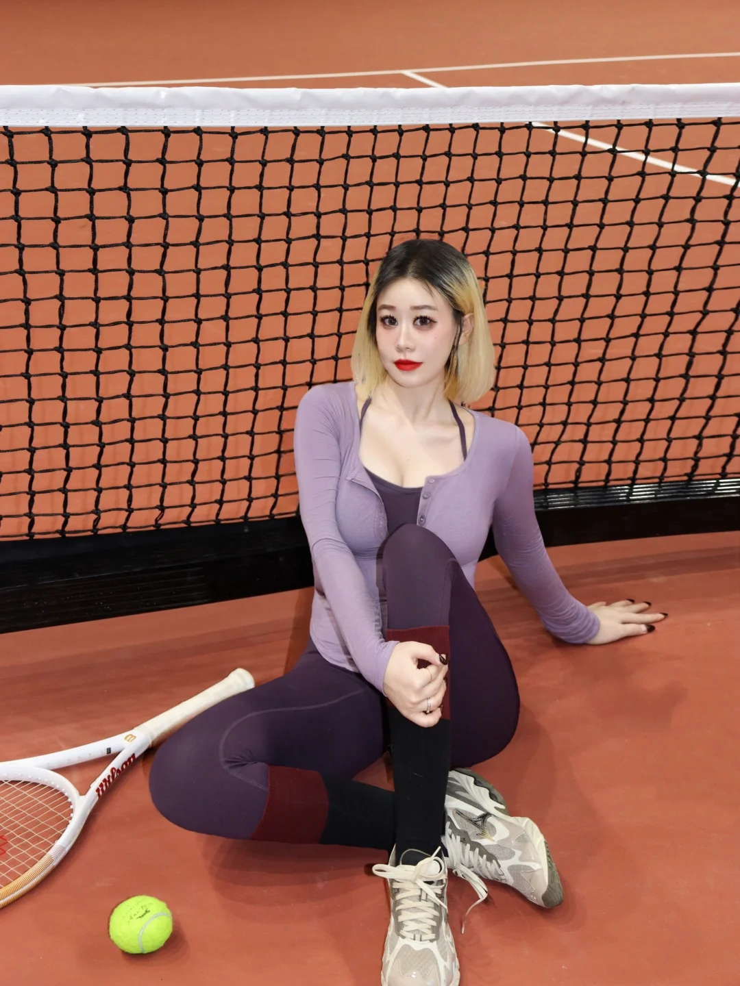 跟我打网球🎾不用装硬汉了……