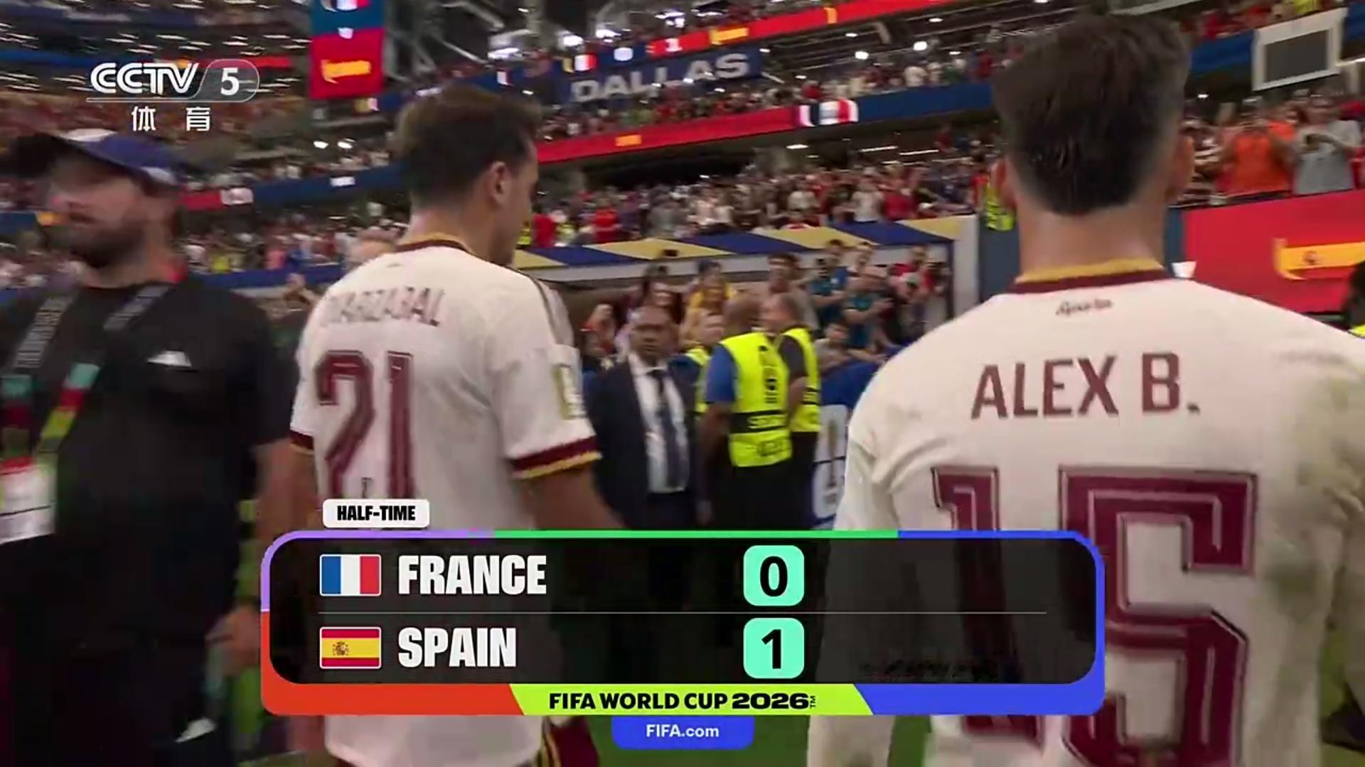 世界杯法国半场0比1西班牙法国vs西班牙 上半场结束。西班牙凭借点球1：0领先法