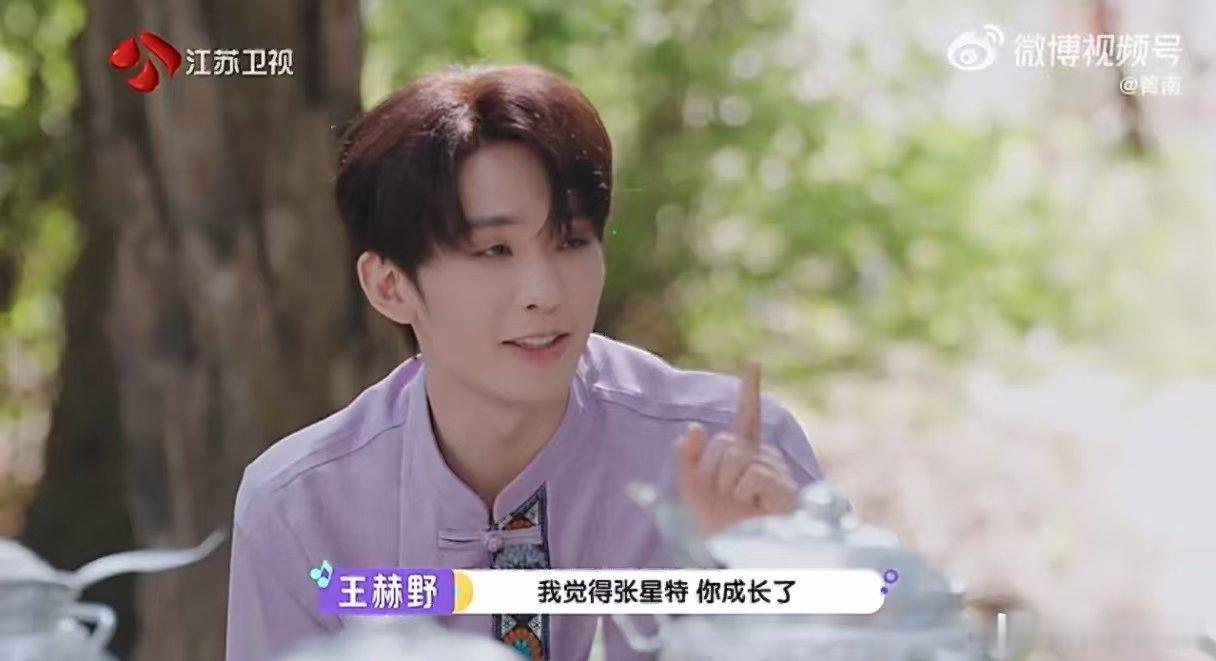 第一次见综艺把艺人当逗号用 在综艺的海洋里，张星特在《音你》成了“对的”逗号小船