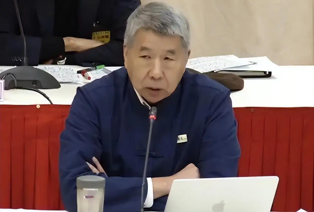 台媒有一明白人张亚中，很多中国人没想到的，他想到了，他说，大陆对台的军演，到底是