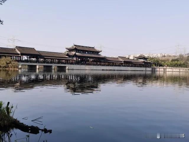 鹧鸪天
作者：郭应祥
梦符置酒于野堂，出家姬歌自制词以侑觞，次韵。

我离浏川七