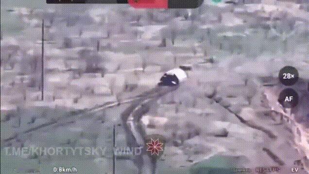 俄军坦克冲锋用上了“乌龟壳”战术！4月9日，乌克兰方面公开了，乌克兰军队无人机侦