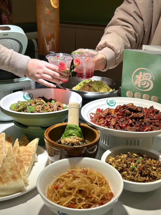 杭州人均50的湘菜馆！饭张力拉满了！！