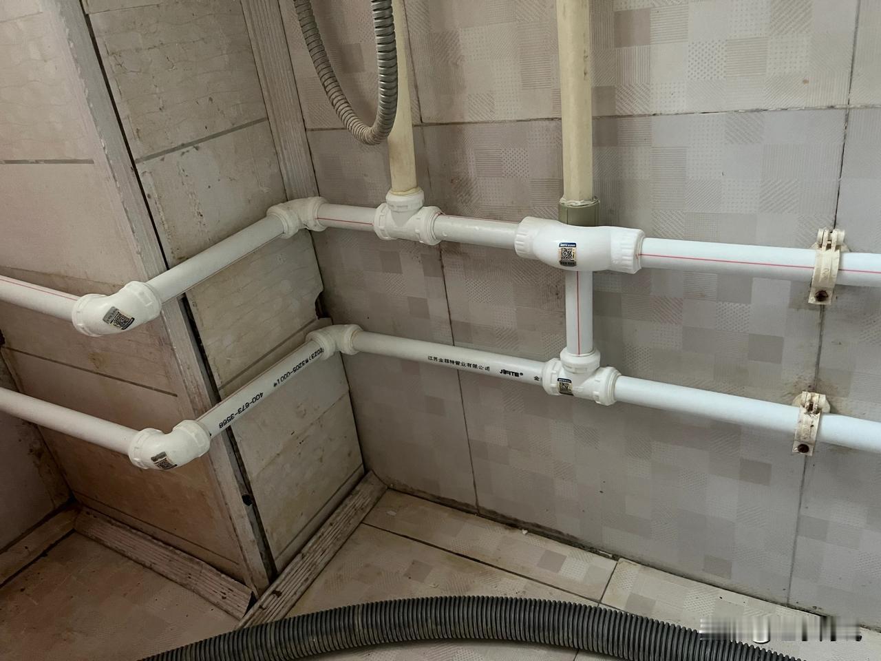 现在有技术的工人还是挣钱，现在市场经济不景气。大家也都在抱怨工作难找，有的直接就