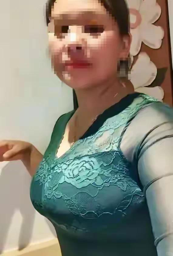 中年女性婚外情，真的只是道德败坏吗？
一句轻蔑质问，掩盖了中年女性的崩溃。

其