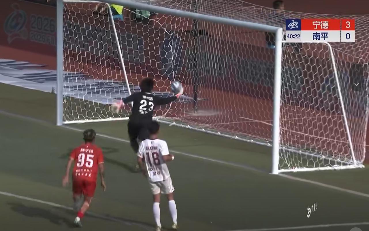 闽超常规赛首轮完整对阵比分出炉：
福州 VS 厦门 0:3
南平 VS 宁德 0