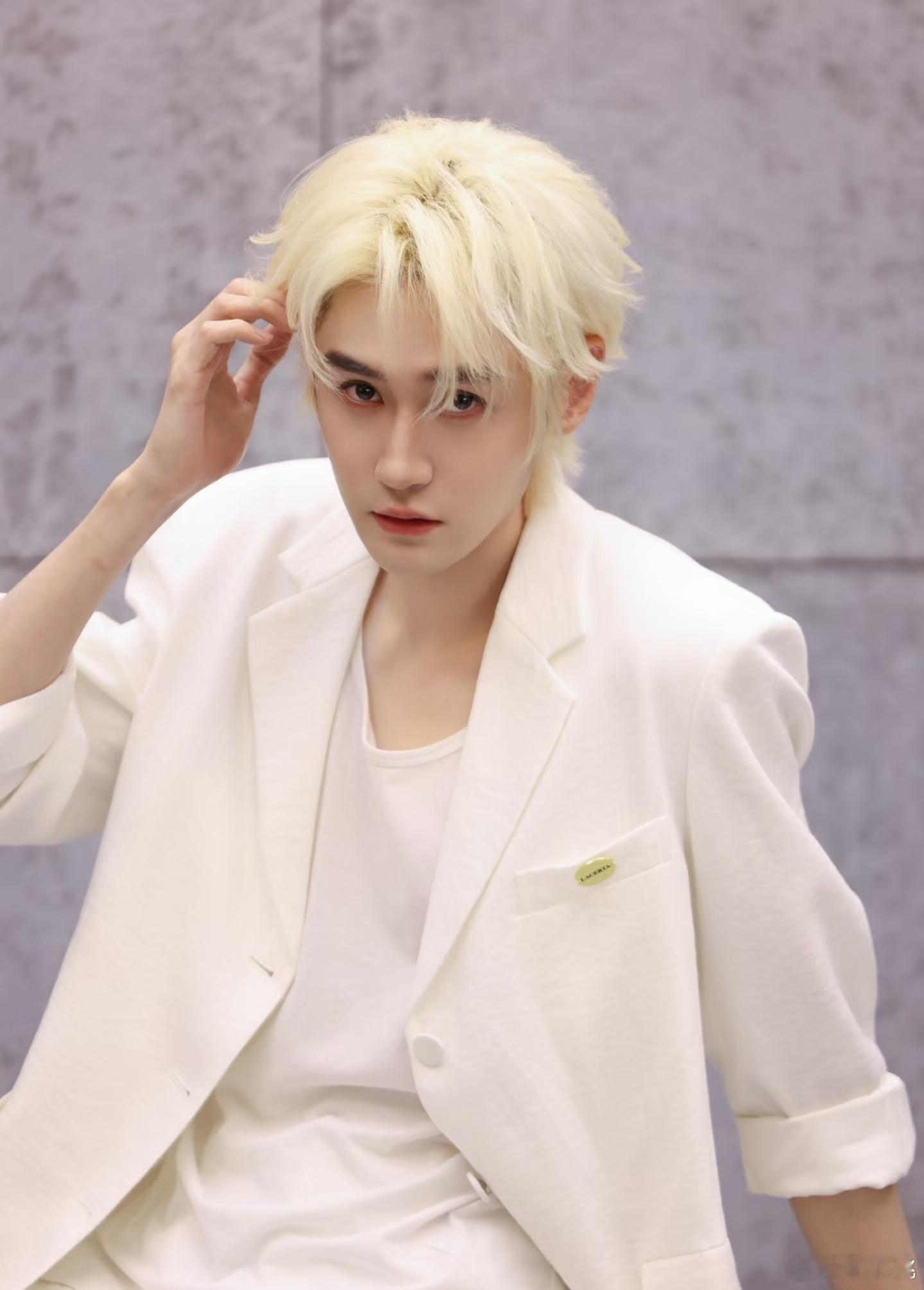 汪铎贴脸穆祉丞周五晚高疯自然松弛的互动最迷人！汪铎细心观察在线玩梗，穆祉丞真诚不