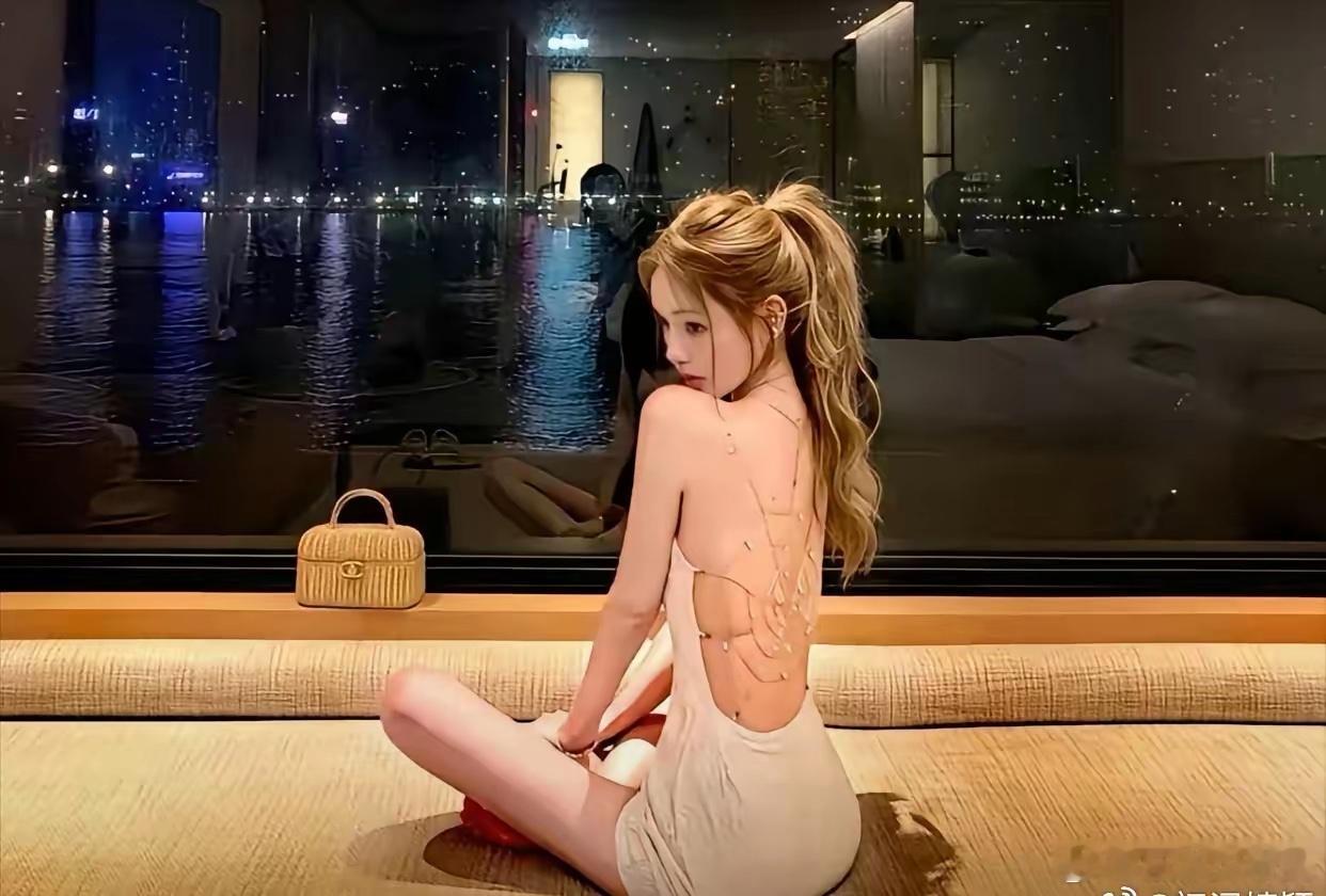 王思聪的女朋友，瘦的像个假人 