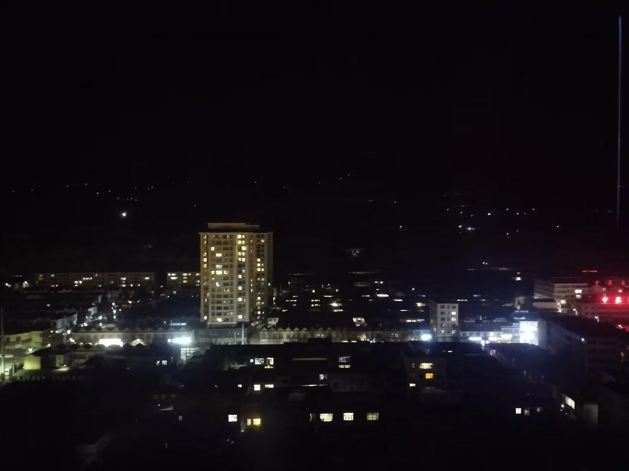 低认知的人接不住真诚，他们会认为你好拿捏，但是我喜欢真诚待人，明牌开局，就算最后