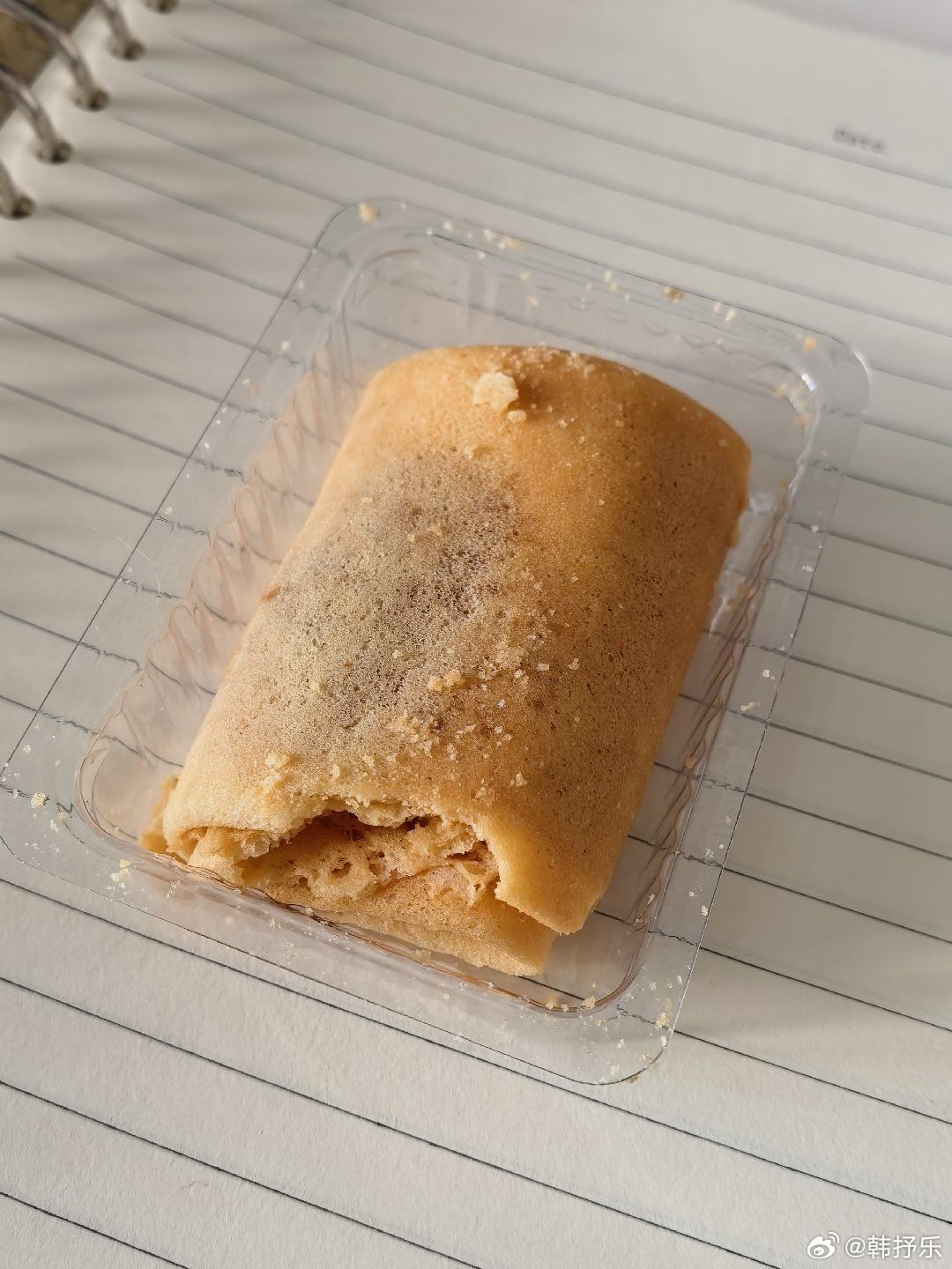 来，吃鸡蛋卷。  这些日子下到下午4点多，就得塞口东西了，好奇怪，不知道为什么。