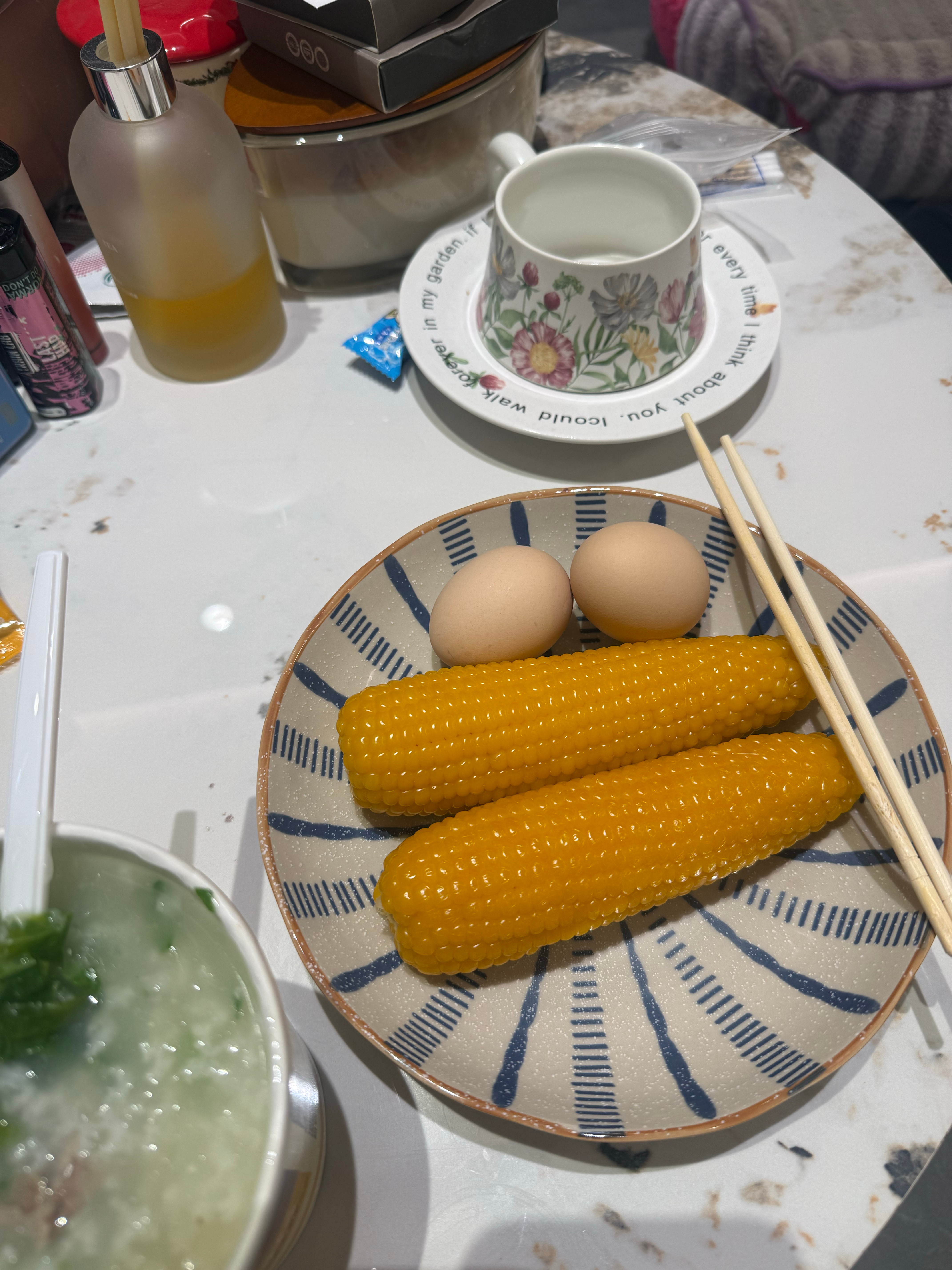 回上海之后开始清淡饮食，很爱吃玉米，减肥只愿意做玉米人。 
