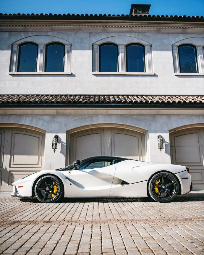 Ferrari LaFerrari ，哑光白车漆，喜欢这样的质感，这可是真正的“