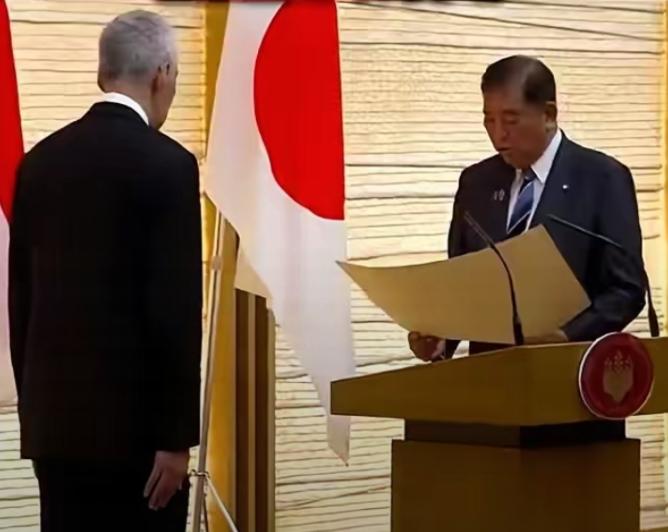 最近新加坡官方“严厉抨击反印裔言论”的新闻闹得沸沸扬扬，大家心里都犯嘀咕：一个华