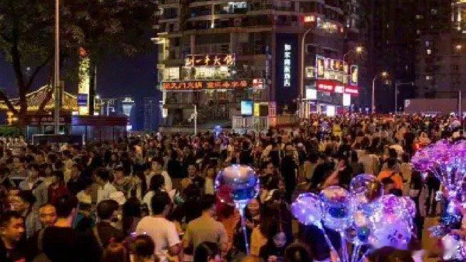 拼凑的长假会降低打工人的幸福感你公司照常上班即可，还想干涉我等外地人 ​​​