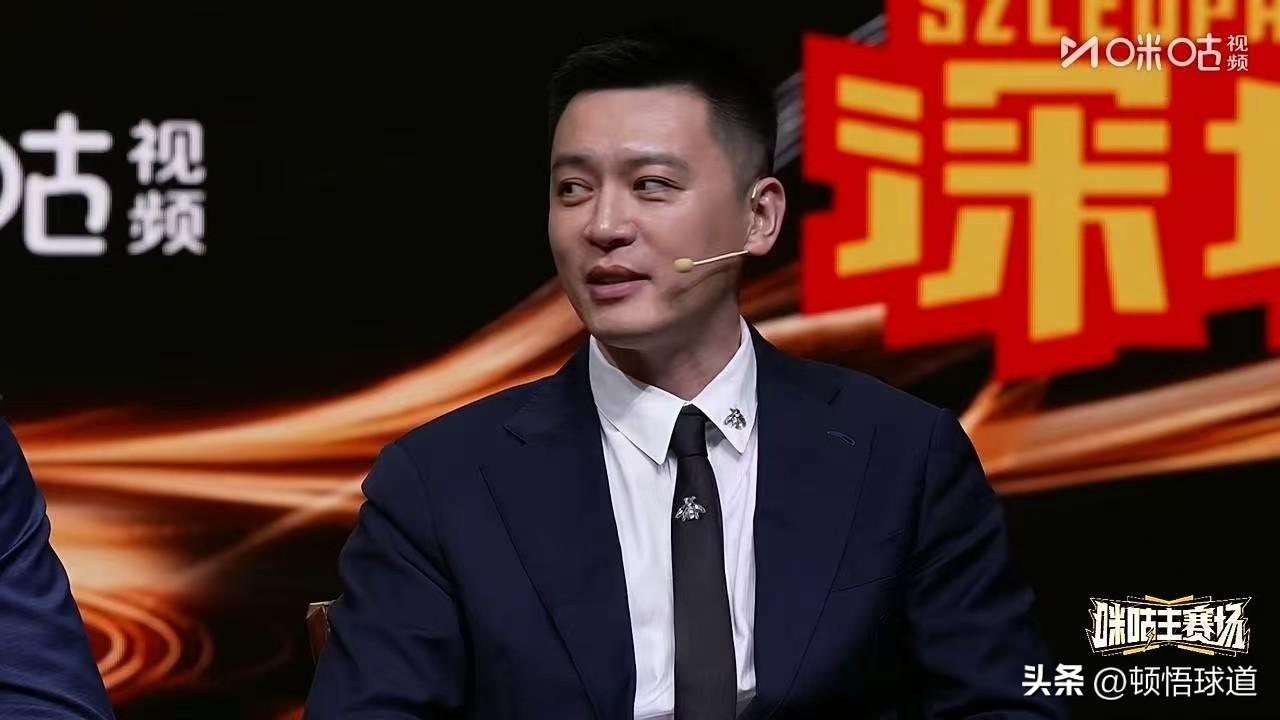 压哨签来的大外援，又黑又硬，高2米13，臂长2米31，本以为这下内线有人护框抢篮