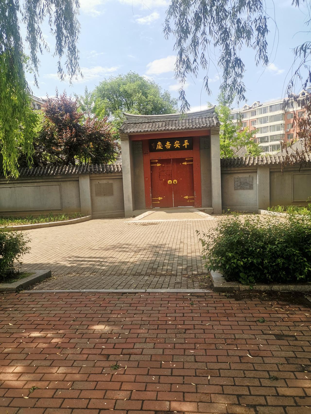 吉林市青年路与东昌街交汇处，有一处四合院，不知其来历究竟如何？

今日路过青年路
