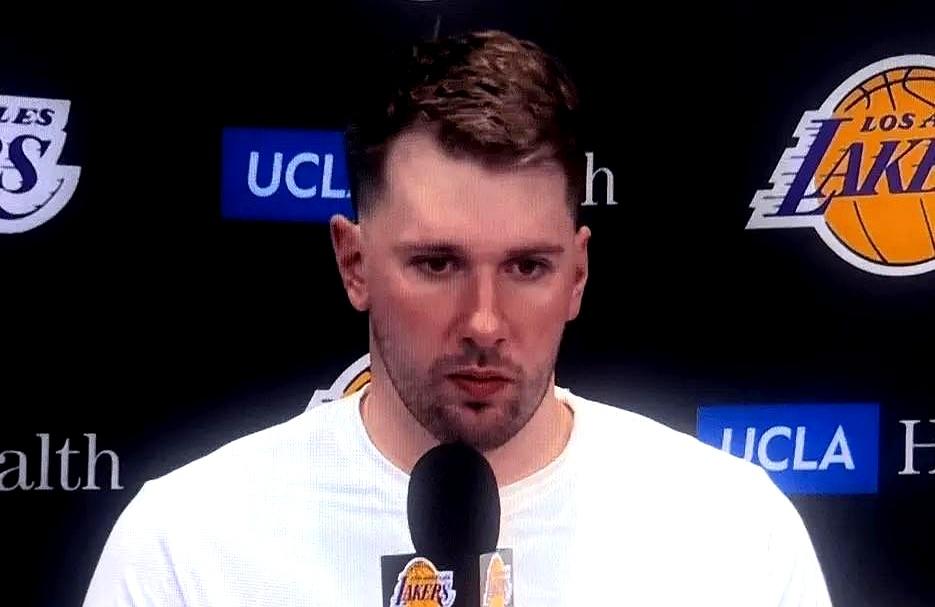 洛杉矶湖人 湖人以135-118击败快船。
就看着对面主力刚下去喘口气，咱们这边