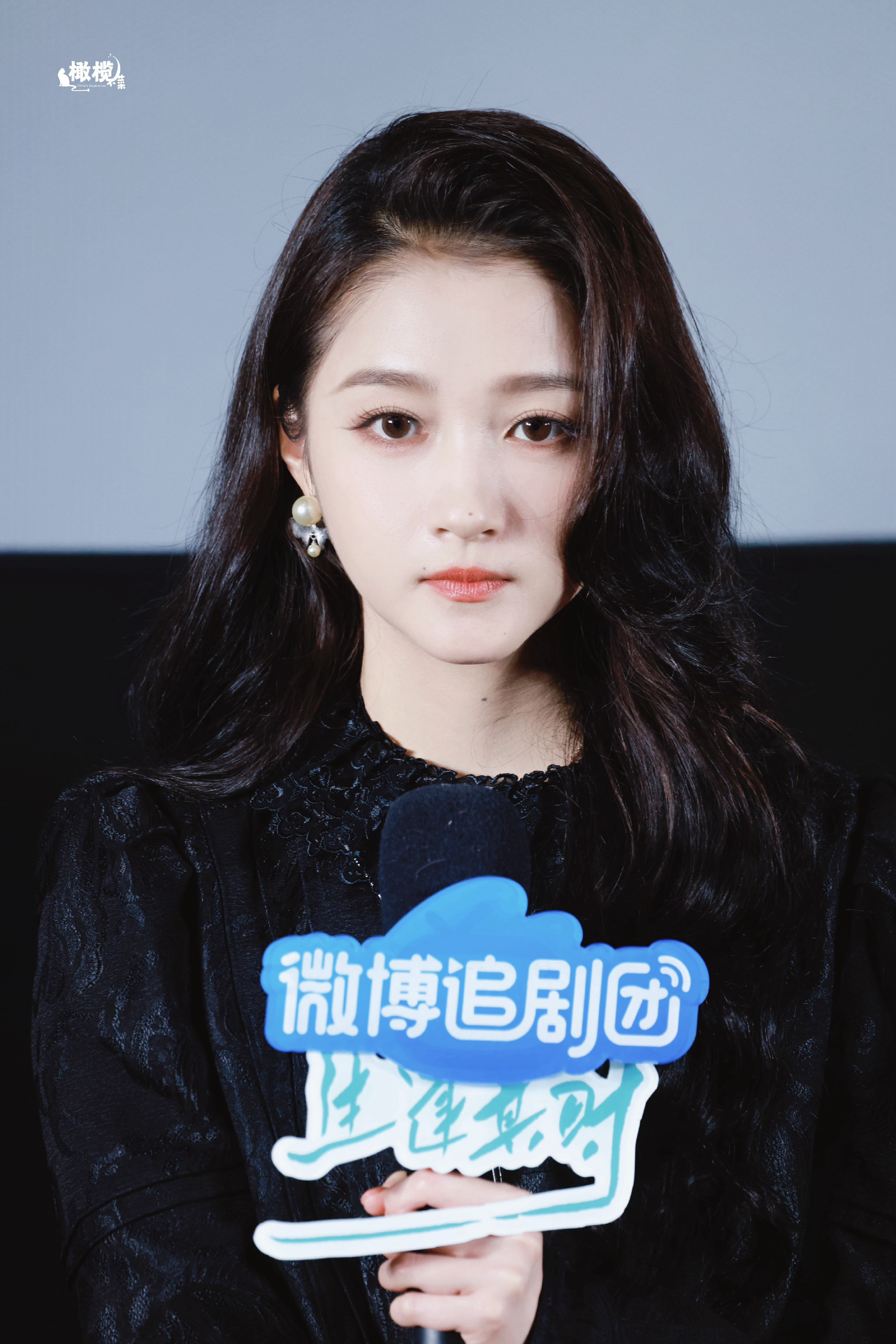关晓彤追剧团戴皇冠关晓彤完全知性姐姐在线[抓狂]生图状态好好，手控颜控声控狂喜[