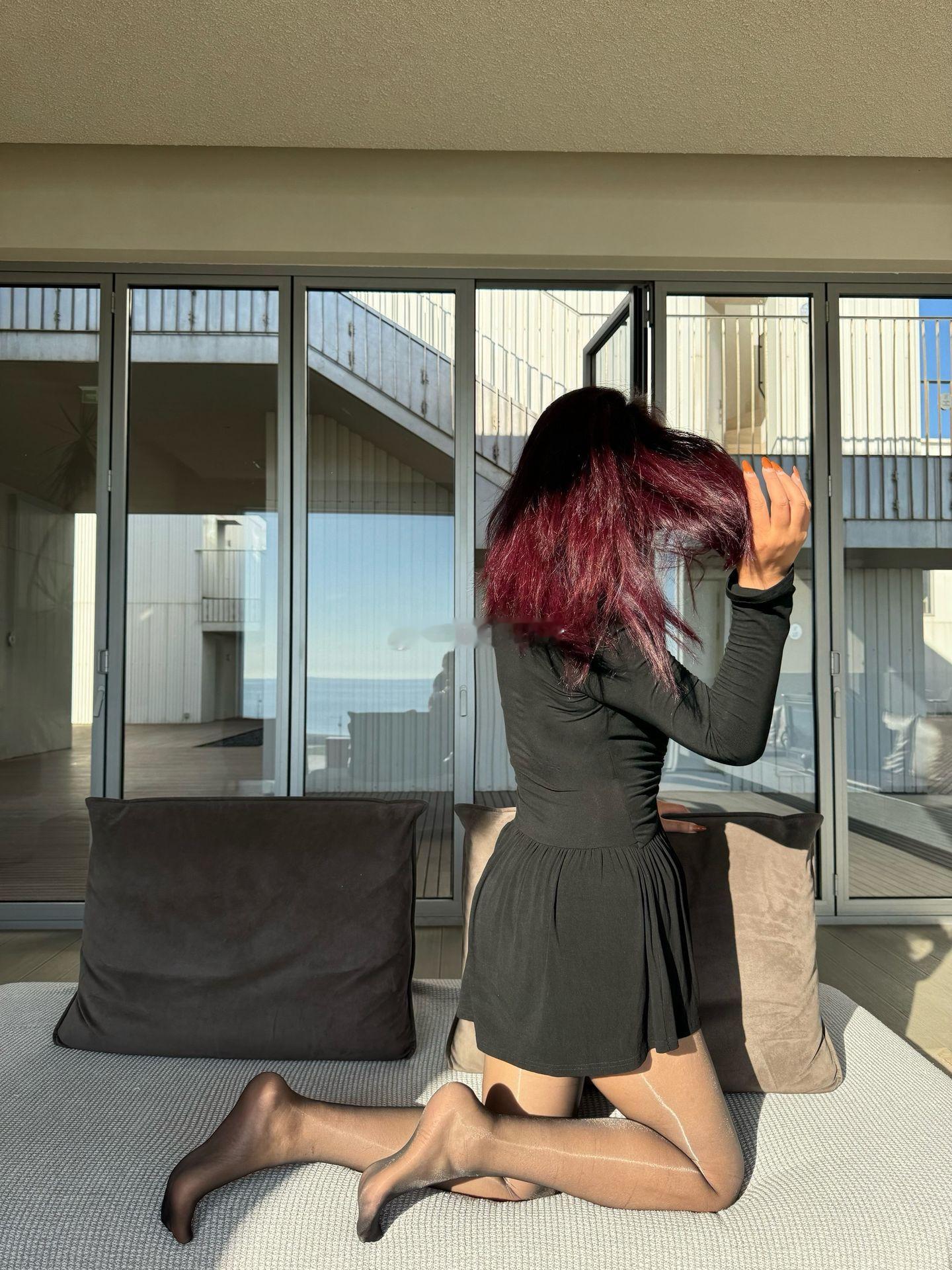 晒出汗了，脚有点酸 