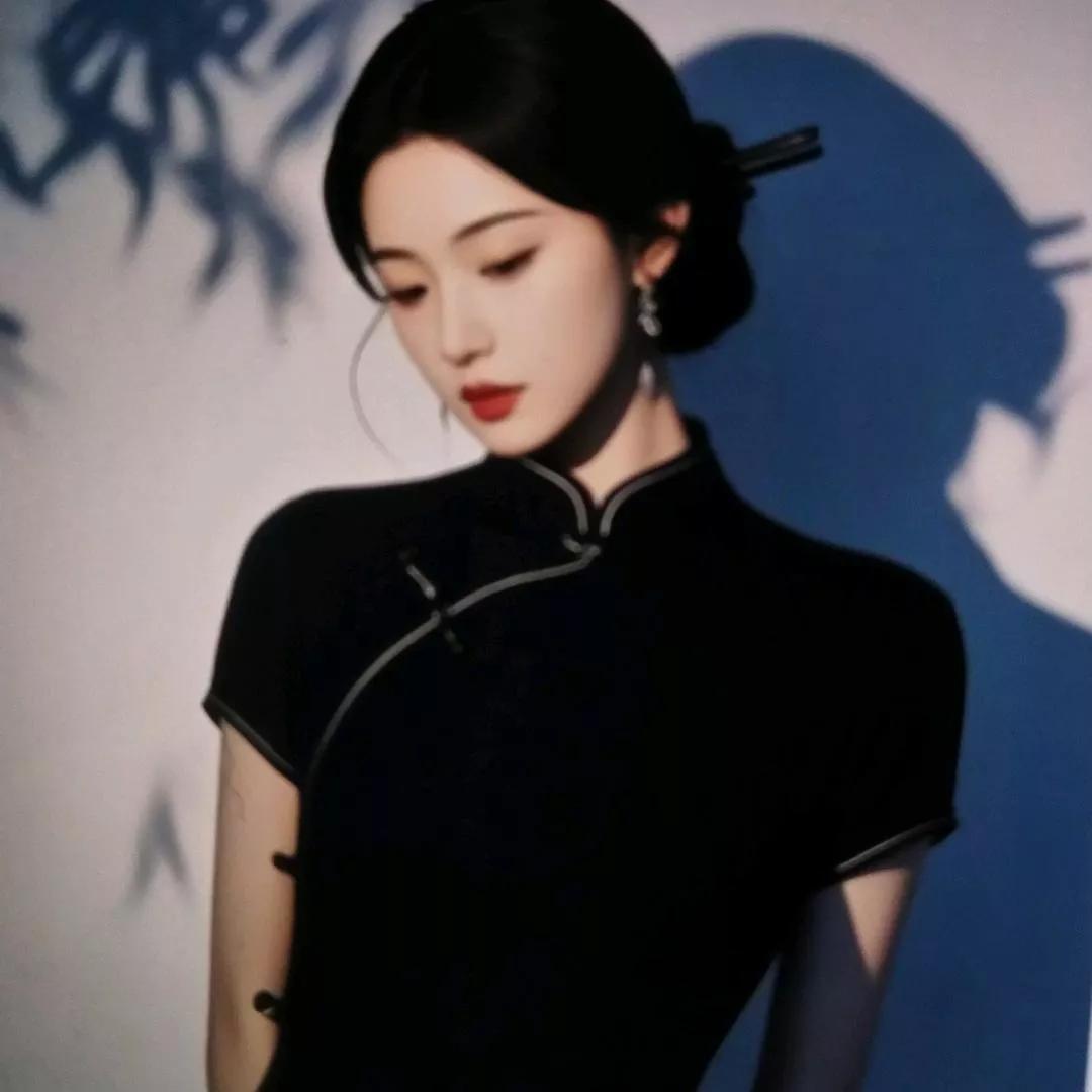 优雅黑旗袍，经典东方美旗袍 颜色鲜艳的旗袍 紫色旗袍 蓝格子旗袍 绿旗袍美照 黑