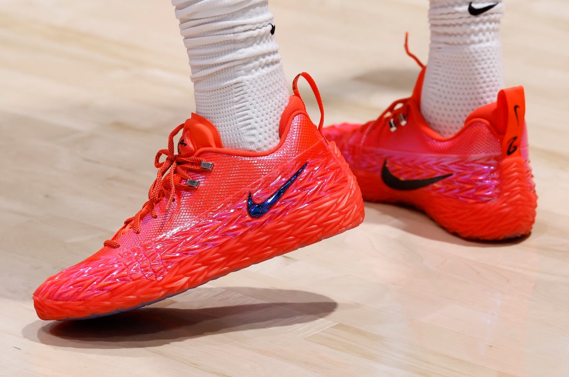 坎宁安脚底下这个Nike ST Charge怎么那么像低帮版的拳击鞋