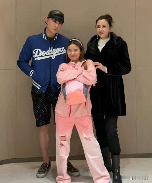 #崔晋 李勒优# 多年羁绊引热议，晋妈直播间一席话让人感慨
