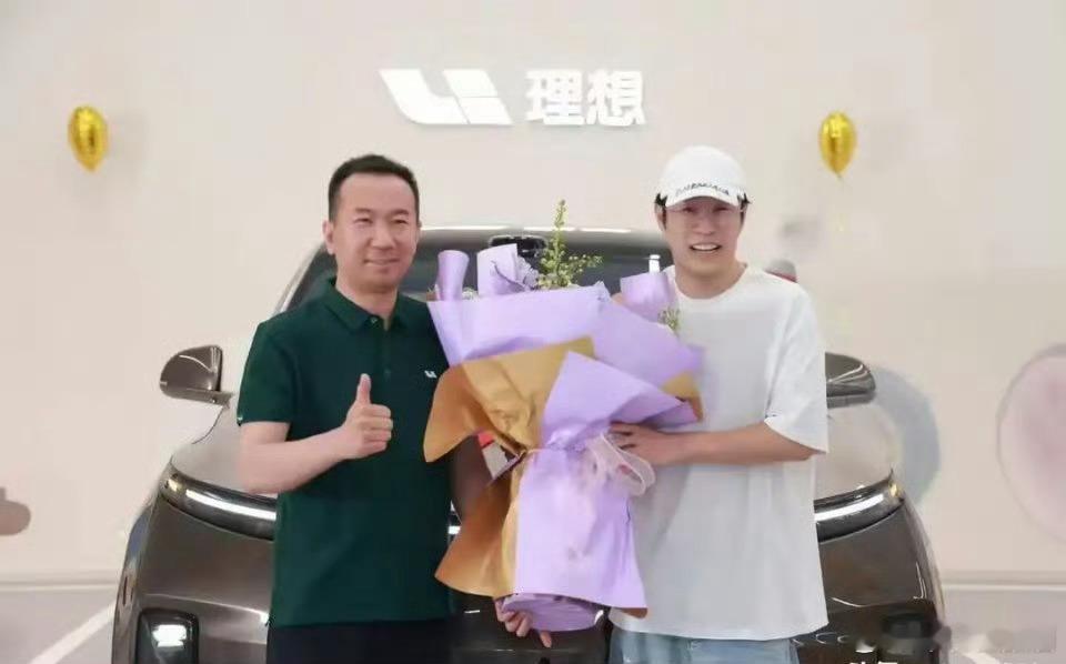 小沈阳买新车了，身价过亿的人买个这么便宜的车。太低调了 