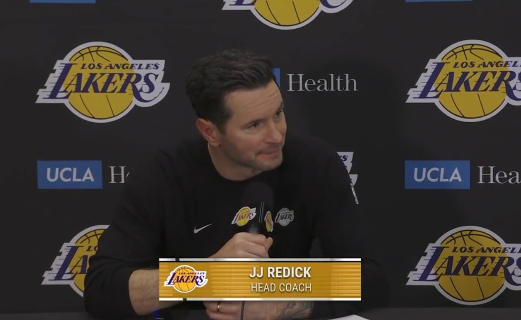 雷迪克表示：“斯马特和海斯对湖人这场胜利至关重要。” 