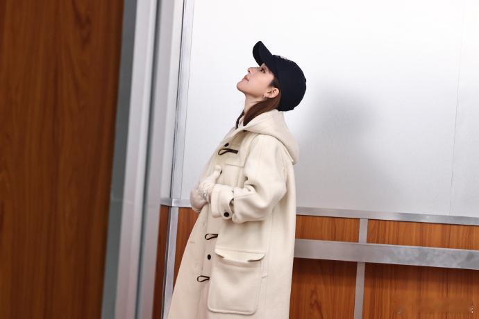 #赵露思秋冬松弛感穿搭##赵露思美拉德秋日穿搭#赵露思的美拉德秋日穿搭，为秋冬带