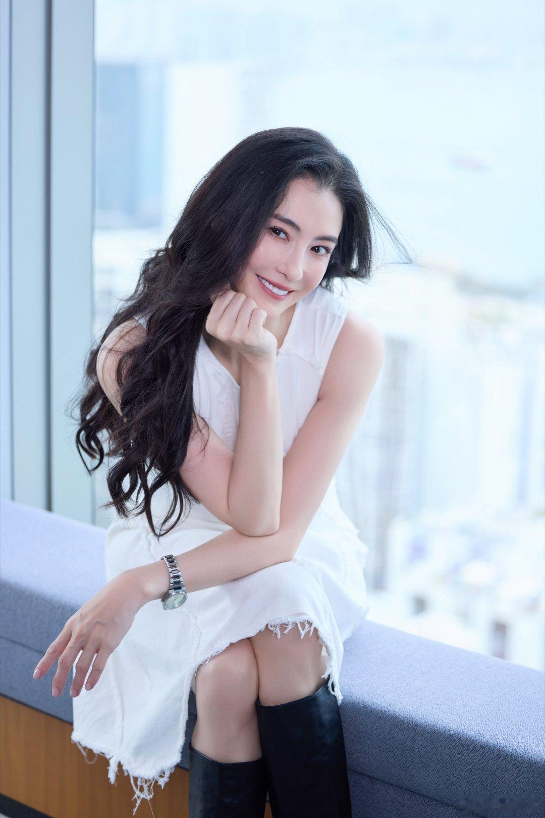 张柏芝送宝妈粉丝迪士尼门票这般暖心宠粉行为让人动容，兼 顾 粉丝与孩子的心愿。真