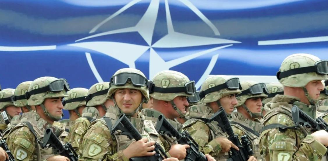 一夜爆炸俄军三大指挥部，北约扩军49个战斗团：全面开战箭在弦上
乌克兰战争的激烈