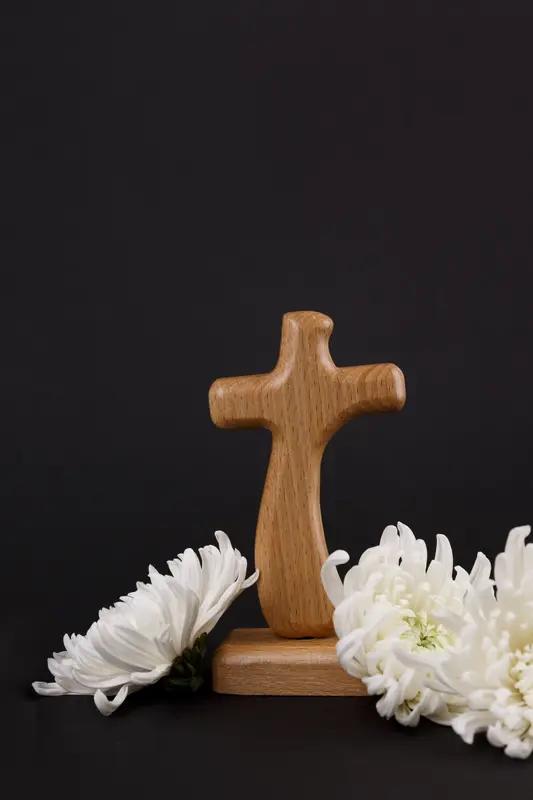 1月9日，河南新蔡县一学生校内死亡，孩子嘴角流血，胸口发现钉子大小的孔，学校在父