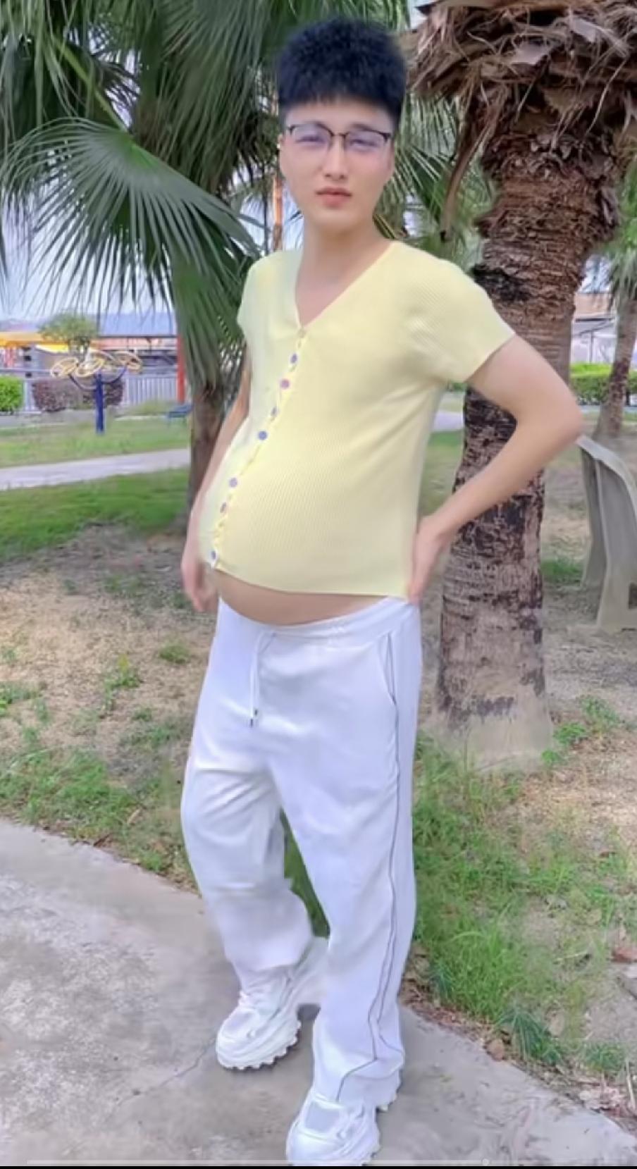 除了孕肚像女人，其他的看着都像个男人。