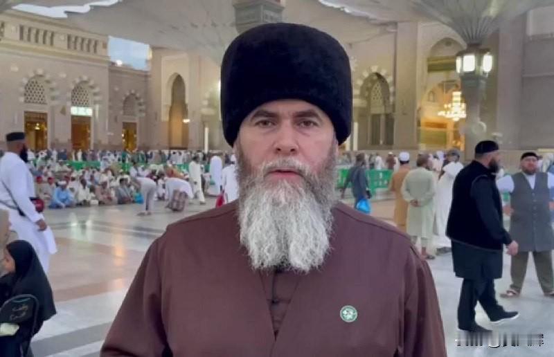 俄罗斯车臣共和国卡德罗夫穆夫提萨拉赫-哈吉·梅吉耶夫表示称犹太人为“真主之敌”。