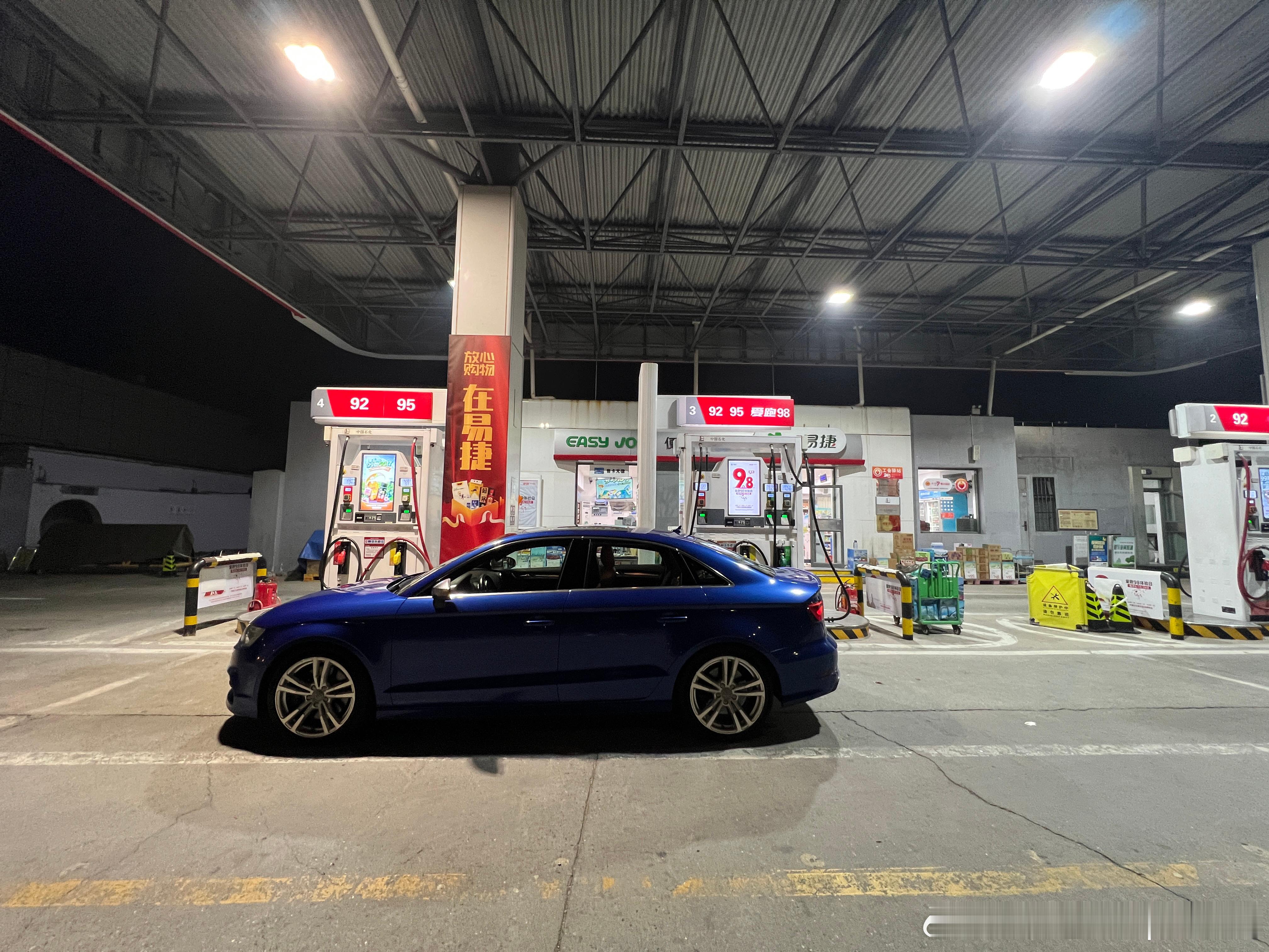 深夜得知噩耗。石化98号油优惠少了，逢8现在只优惠3毛了。不过好在现在增加了周六