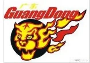 广东篮球最具广东的务实精神：
打球务实，什么打法不重要，重要的是能赢球，所以广东