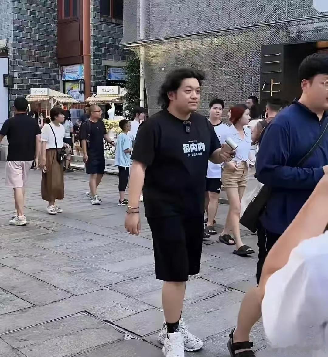 这就是夏雨‎﻿？难怪没‏‏人﻿找他‏拍戏了。 