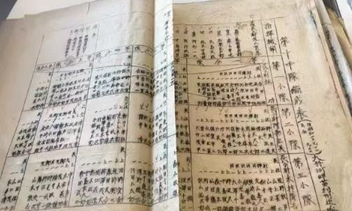 江苏一名14岁的初中生，只因公开曝光了侵华日军细菌战的绝密档案，居然收到了可怕的