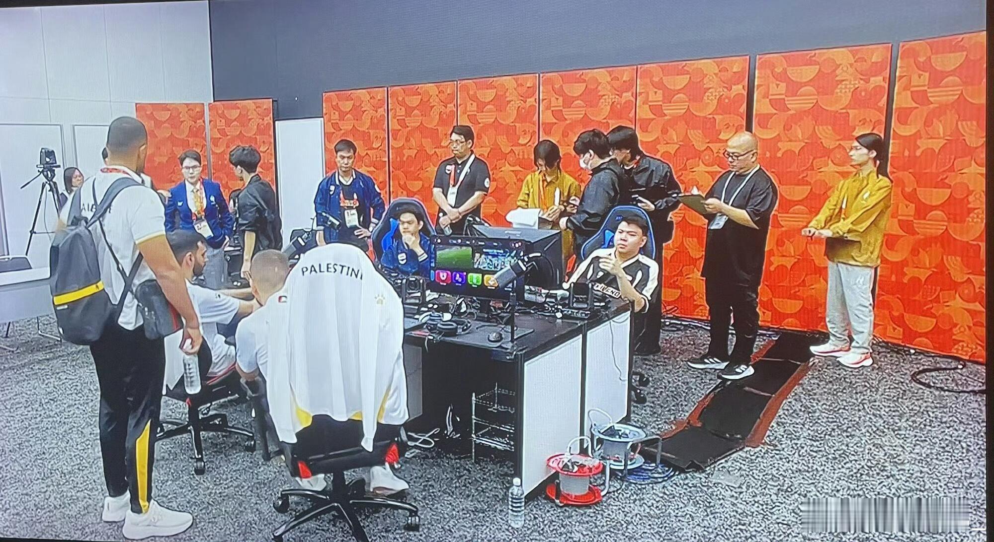选手们见过大世面的，从"星际战舰"到"网吧五连坐"，心态一定很稳定。日本亚运会电