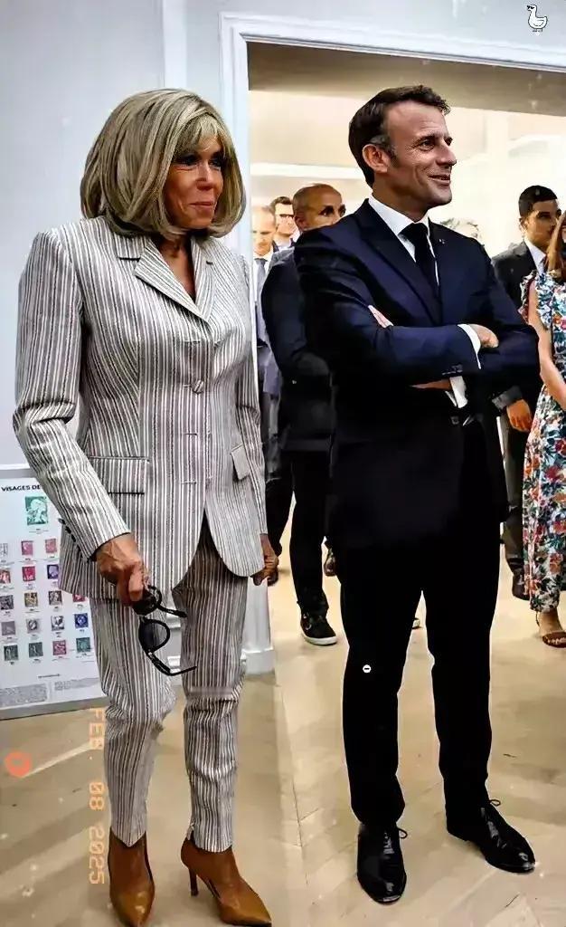 马克龙的老婆充满自信。要是普通人长成她这个模样，肯定不喜欢拍照，肯定不喜欢在公众