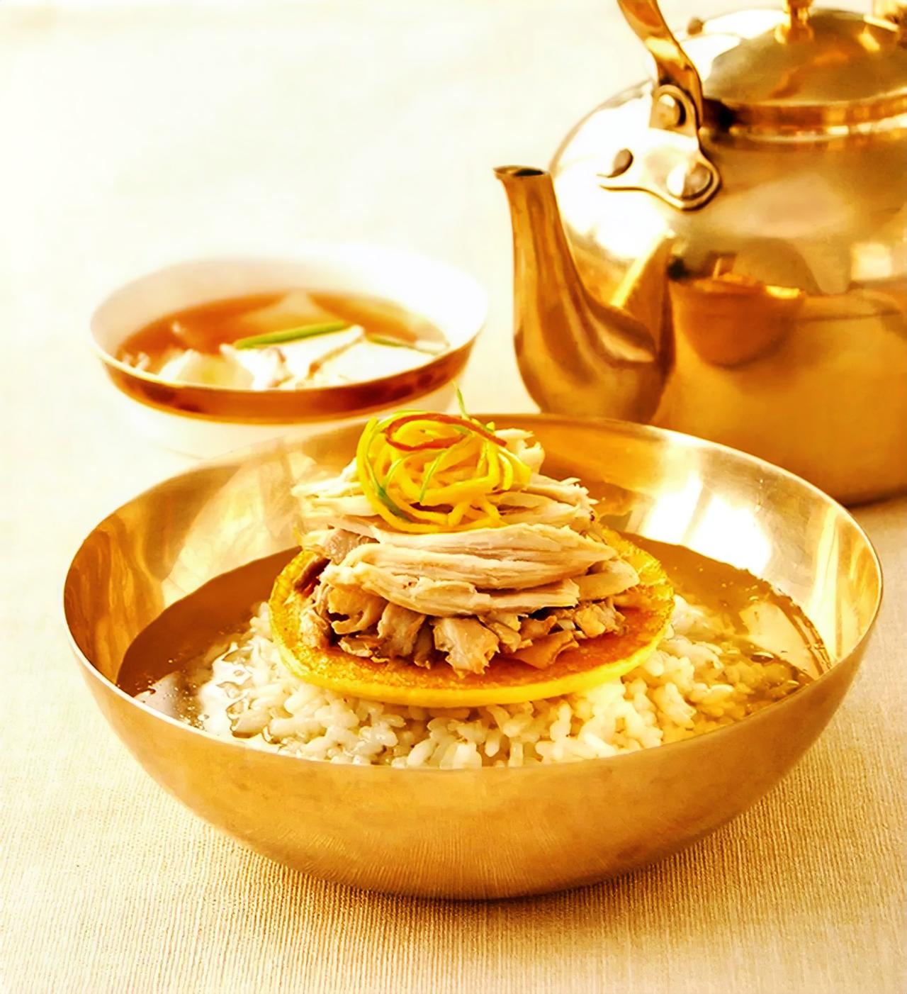 金碗盛福，玉食迎春｜丙午马年新春，借一碗温润鲜香的鸡汤泡饭，祝君食味生香，诸事顺