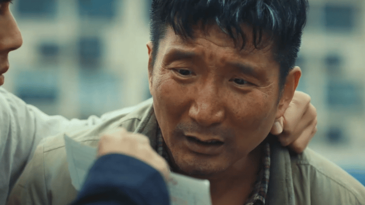 黄雀偷钱给母亲买药可悲又可恨老董为给患肺炎的八旬母亲买药屡次偷窃，从偷20元误得